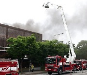 화재로 연기 솟구치는 동대문구 환경자원센터