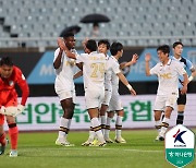 서울 E, 천안 4-0으로 꺾고 4경기 무패…김포·전남도 승전고(종합)