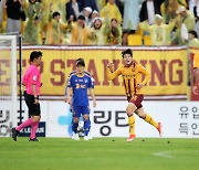 [현장리뷰]"호구 아니다" 박태준-이강현 골 광주FC 대어 잡았다, '엄원상 골' 울산 2-1 제압