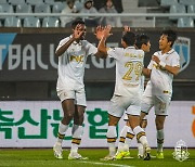 ‘이코바 2골 1도움’ 서울E, 천안 4-0 완파...리그 통산 100승 자축!