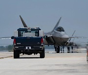 [사진] ‘세계 최강 전투기’ 미 F-22 한국 전개 … 연합훈련 가능성