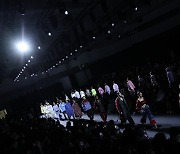 Kwak Hyun-joo puts kaleidoscope of colors on runway