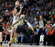 슈퍼스타 클라크 데뷔… ‘새 시대’ 준비하는 WNBA