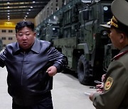 김정은, 전술미사일 무기체계 점검…“푸틴 방북 때 수출 위한 과시”