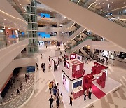높이 32m 탁 트인 중앙 홀·대형 팝업…하노이 홀린 한국식 쇼핑몰