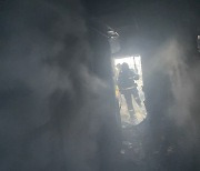 부산 영도구 아파트 불…1명 경상·30명 대피