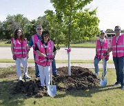 Pink Lipsticks and Green Thumbs: Mary Kay Inc. Celebrates 60 Years of Sustainable Beauty With Special Tree Planting Event in Lewisville