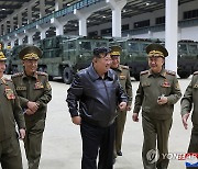 김정은 "전쟁준비 획기적 변혁"…새 전술미사일 무기체계 점검