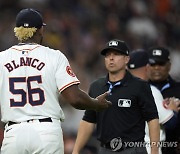 올해 MLB 첫 노히터 투수 블랑코, 이물질 사용해 퇴장 징계