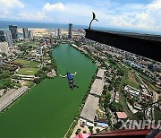 SRI LANKA-COLOMBO-BASE JUMP