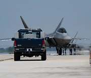 세계 최강 전투기 美 F-22, 韓 F-35A와 첫 전투기동훈련