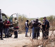 [포토]멕시코 시신 21구 담긴 집단매립지 발견