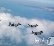 한미 공군, F-35A·F-22 연합훈련 실시