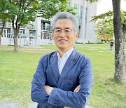 “힘센 사람 눈치 안 보는 개인주의자 늘 때 민주주의 발전”