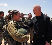 이스라엘 국방장관, 네타냐후 작심 비판···전시 내각 와해되나