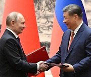 푸틴, 국빈방문 일정 시작…중국의 우크라이나 전쟁 ‘전략적 양다리’ 흔드나