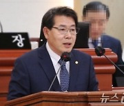 소주잔·의자 내던진 한국희 장수군의원…'폭행혐의' 경찰 수사