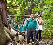 석굴암 주변 점검하는 이한경 재난안전관리본부장