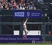 이정후, 2024 시즌 아웃... 류현진 집도했던 의사에게 어깨 수술