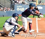 [MD포토] 윤동희 '이렇게 쳐도 안타'