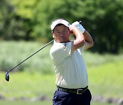 18홀 남았다···5타차 선두 최경주, KPGA 17승에 ‘성큼’