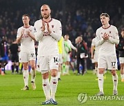 '몇 푼이라도 현금화'…위기의 맨유, '한때 월클 MF' 1호 매각 주인공 정했다