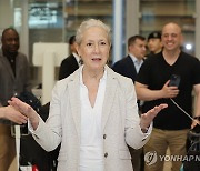 취재진 앞에서 발언하는 린다 스펙트 국무부 선임보좌관