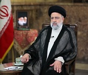 [속보]"이란 대통령 탄 헬기 비상착륙…구조대 급파"