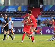 '케이시 멀티골 폭발' U-17 여자축구, 6년 만에 월드컵 간다…중국 꺾고 출전권 획득