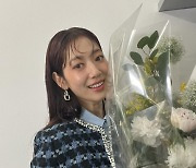 박신혜, 꽃다발이 안 보이네‥계절 뛰어넘은 가을 여신