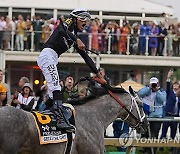 APTOPIX Preakness Horse Racing