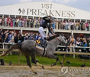 APTOPIX Preakness Horse Racing