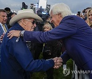 APTOPIX Preakness Horse Racing