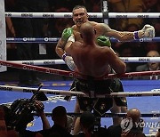 APTOPIX Saudi Arabia Boxing Fury Usyk