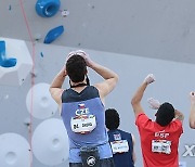 (SP)CHINA-SHANGHAI-OLYMPIC QUALIFIER SERIES-SPORT CLIMBING-MEN'S BOULDER & LEAD-FINAL(CN)