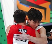 (SP)CHINA-SHANGHAI-OLYMPIC QUALIFIER SERIES-SPORT CLIMBING-MEN'S BOULDER & LEAD-FINAL(CN)