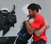 (SP)CHINA-SHANGHAI-OLYMPIC QUALIFIER SERIES-SPORT CLIMBING-MEN'S BOULDER & LEAD-FINAL(CN)