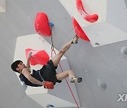 (SP)CHINA-SHANGHAI-OLYMPIC QUALIFIER SERIES-SPORT CLIMBING-MEN'S BOULDER & LEAD-FINAL(CN)