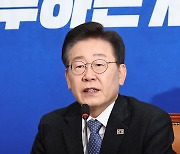 발언하는 이재명 대표