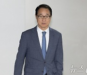 '돈봉투 살포 의혹' 공판 출석하는 이성만 의원