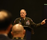 주한 미8군 사령관, 北위협 대응 한미연합훈련 중요성 강조