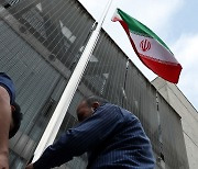 이란 대통령 헬기 추락…이란대사관 '조기 게양'