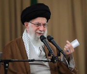 이란 최고지도자 하메네이, 대통령 사망에 5일간 애도기간 선포