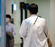 서울대 의대 교수 64.5% “이제는 한계 상황… 진료 일정 조정해야”