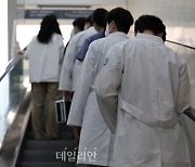 “일대일 대화? 공개토론 다 좋다”…의대증원 굳히기 들어간 정부