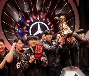 젠지, '천적' BLG 두 번 꺾고 MSI 2024 우승…롤드컵 직행