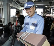 60살 이상 ‘고령자 직원’ 임금 올리는 일본 기업