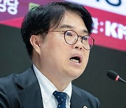 용산 '대화' 꺼내자…의협 회장 "일대일 생방송 토론하자" 역제안