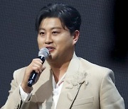 뒤늦게 음주운전 시인 김호중, 팬카페에 "조사받고 돌아오겠다"