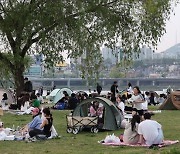 Foreigners pick Gwanghwamun Square as Seoul's top landmark